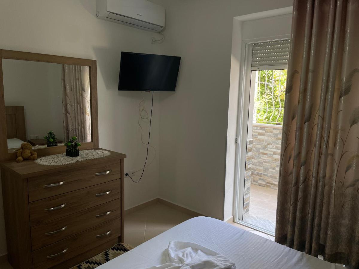 Guest House Taverna Laberia 3 Gjirokaster Ngoại thất bức ảnh