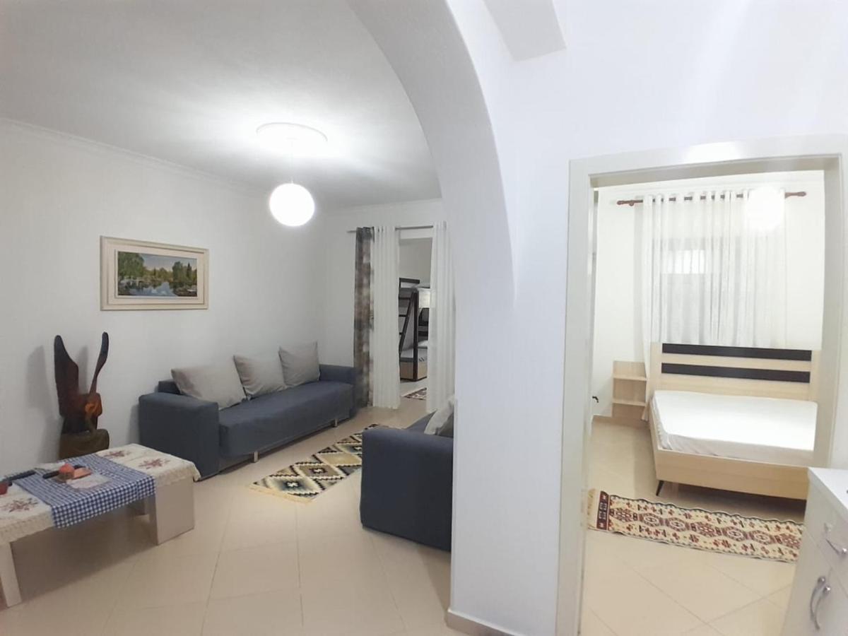Guest House Taverna Laberia 3 Gjirokaster Ngoại thất bức ảnh
